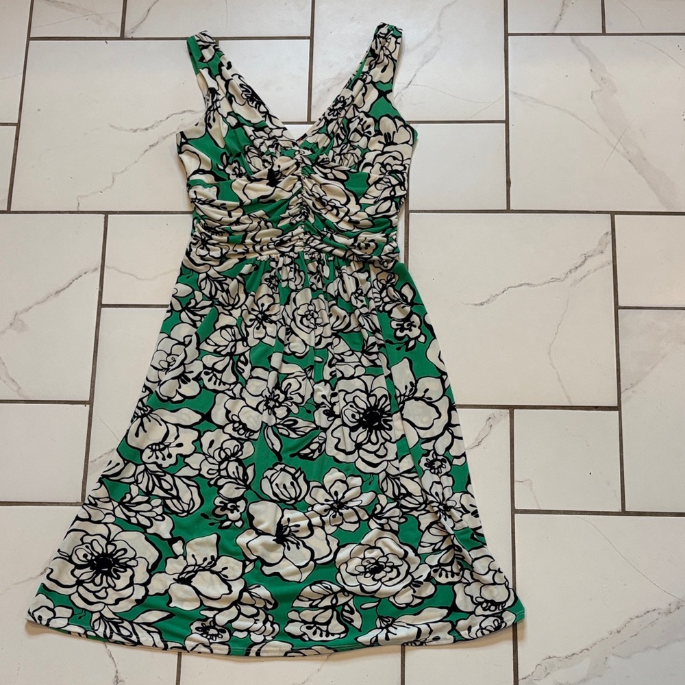 Bisou Bisou Green Floral Ruched V-Neck Midi Dress - EUC, size 4